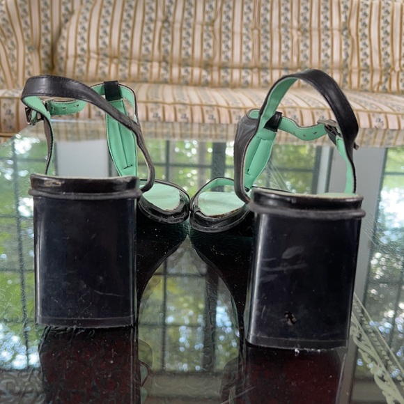 👠 - Picture 3 of 5